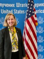 Посольство США возобновило работу в столице Украины после двух месяцев отсутствия