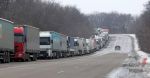 Российские грузовики застряли в длинных очередях, чтобы уехать из Польши