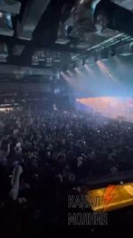 Видео со вчерашнего концерта рок-группы «Кис-Кис» в Санкт-Петербурге, на котором толпа скандирует пацифистские лозунги против военных действий в Украине