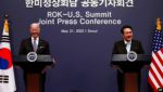 Президент Джо Байден и его новый южнокорейский коллега договорились в субботу провести более масштабные военные учения и развернуть больше американского оружия, если это необходимо для сдерживания Северной Кореи