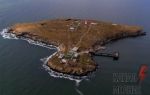 Спутниковые снимки компаний Planet. com и Maxar Technologies показали размещение российской техники возле Змеиного и на самом острове