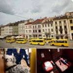 Во Львове выставили пустые школьные автобусы в память о 243 погибших детях