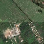 Maxar Technologies публикует фото поля в районе села Долгенькое, изрешеченного снарядами, а также огромную воронку от взрыва в самом селе