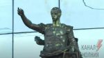 В Петербурге из пейнтбольного ружья обстреляли статую Владимира Путина в образе императора Октавиана Августа