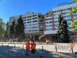 Разрушенный ракетным ударом отель в центре города Николаева. Видео