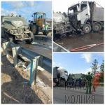 Три человека пострадали после столкновения военного «Тигра» с фурой в Смоленской области РФ